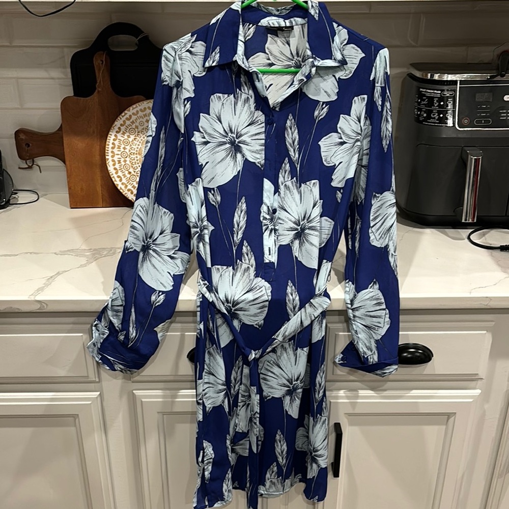White and Blue Long Sleeve Shirt Dress with Notched Collar
